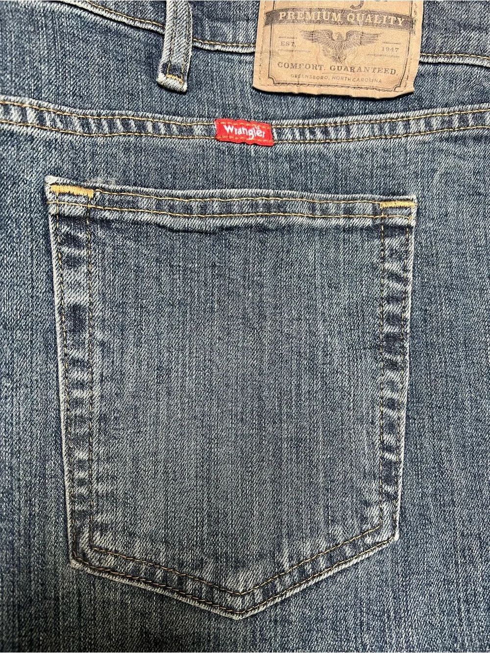40x30 Wrangler Men's Relaxed Fit Blue Jeans with Comfort Flex Waistband